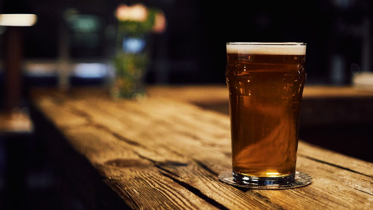 dive bar beer pint glass