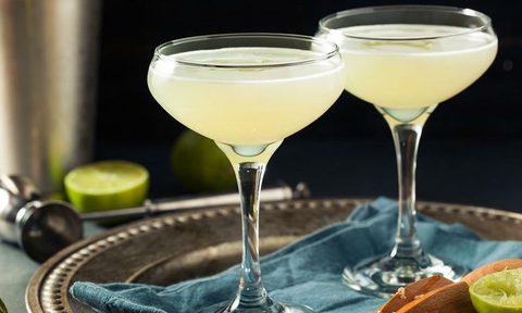 Gimlet cocktails in coupe glasses