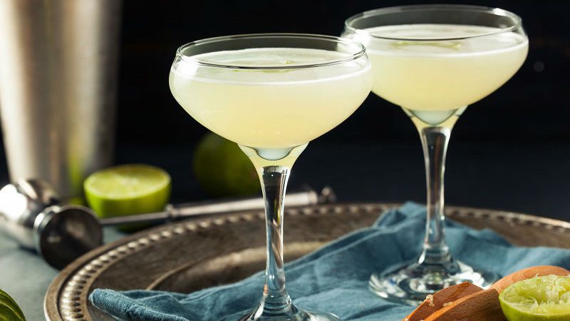 Gimlet cocktails in coupe glasses