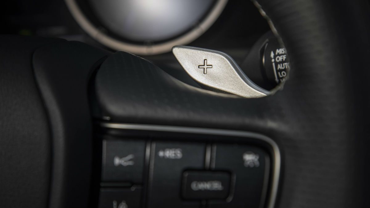 2019 lexus es review 300h interior 24