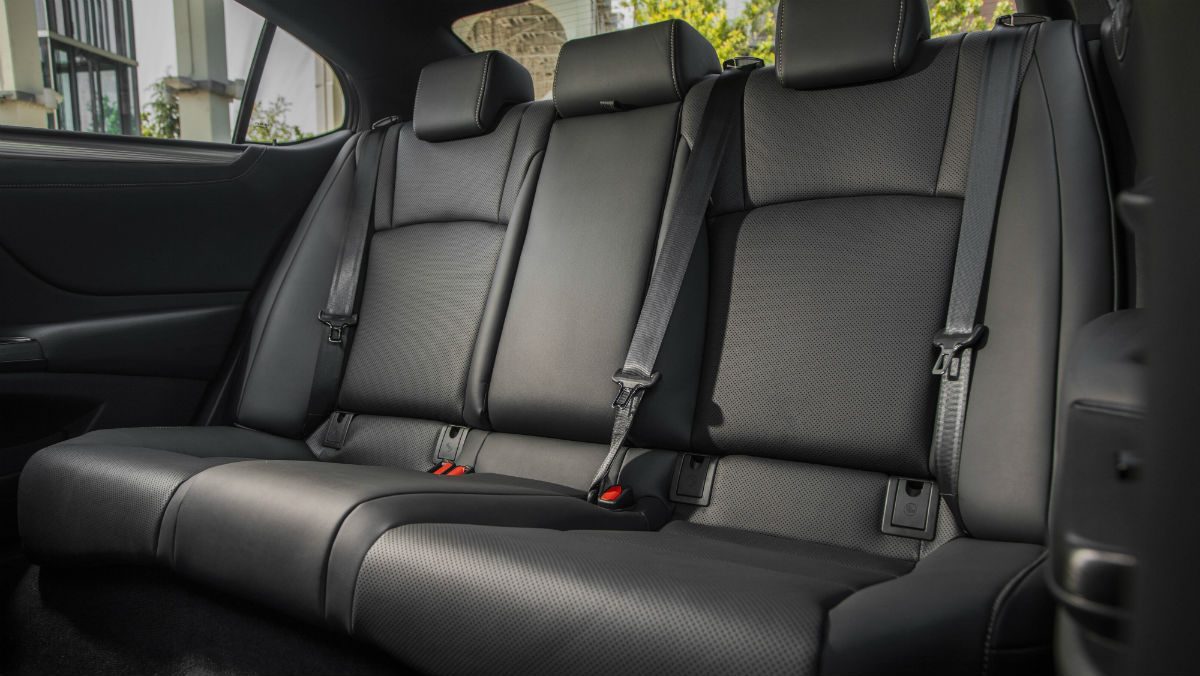 2019 lexus es review 300h interior 31
