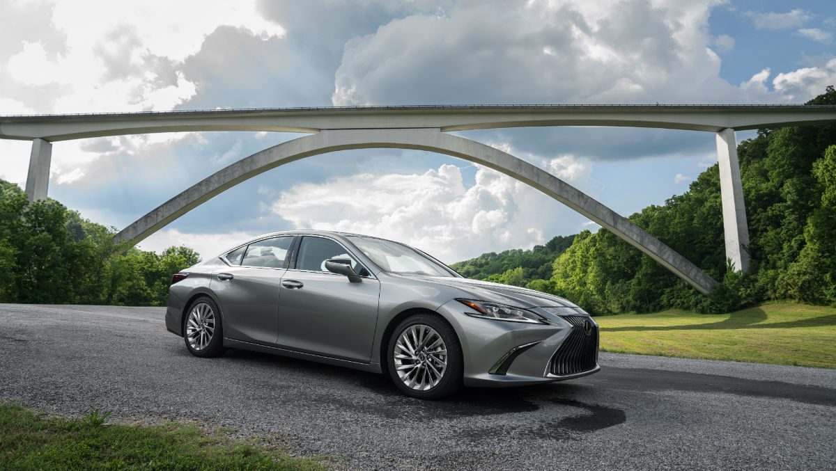 2019 lexus es review es300h sonic titanium