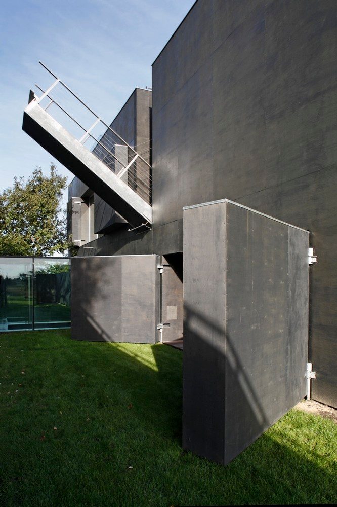 safe house transforming 3