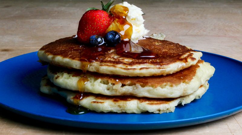 berries pancakes breakfast