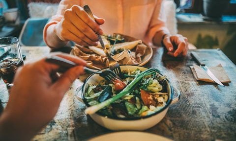 couple-sharing-a-salad-on-a-date-Getty-Images