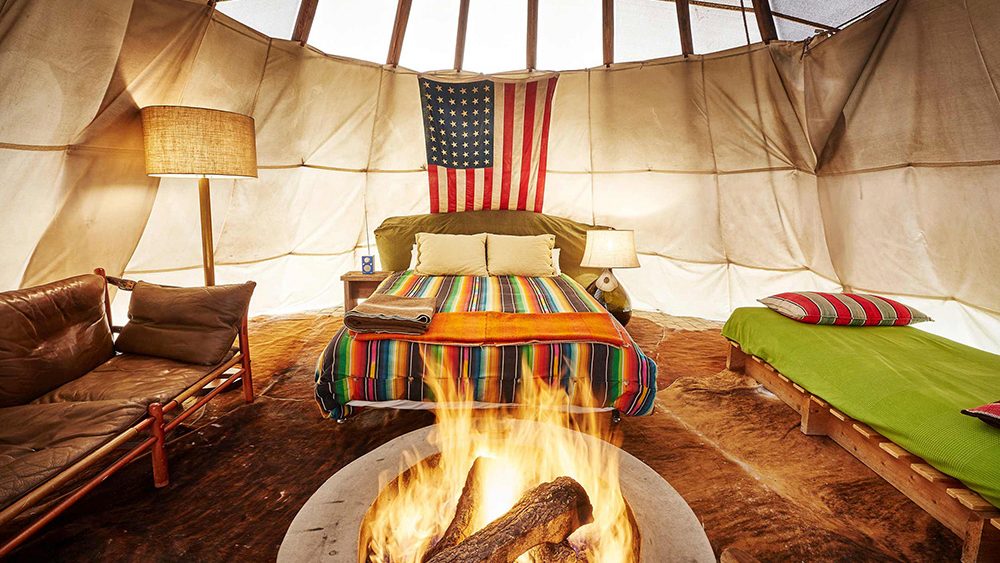 el cosmico hotel safari tepee interior