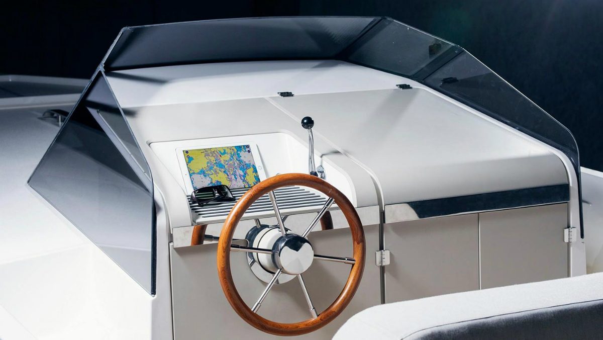 q30 yacht electric console 1440 edited