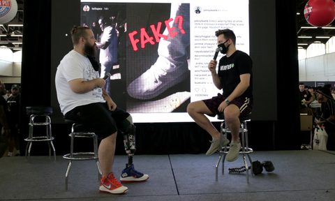 sneaker con speakers and panels