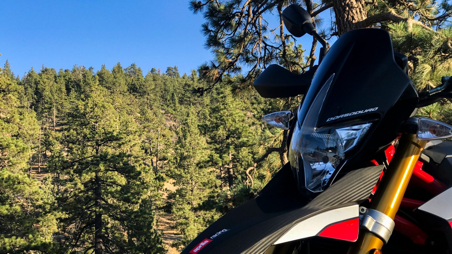 aprilia dorsoduro 900 motorcycle review images by jonathon klein the manual 12