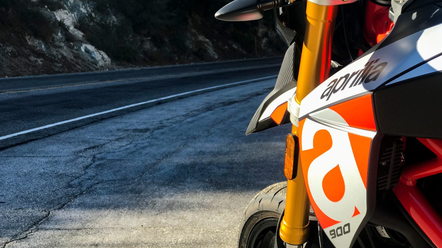 aprilia dorsoduro 900 motorcycle review images by jonathon klein the manual 7