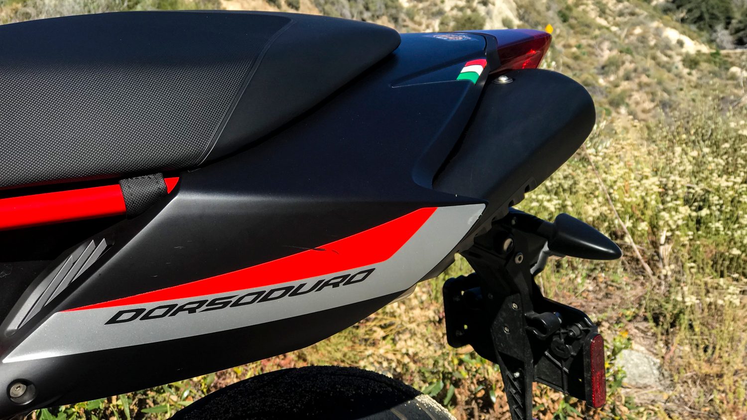 aprilia dorsoduro 900 motorcycle review images by jonathon klein the manual 8