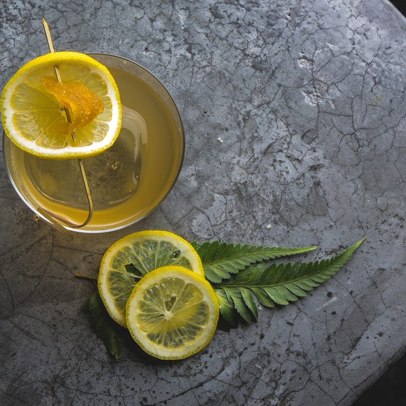 Whisky cocktail lemon rocks glass
