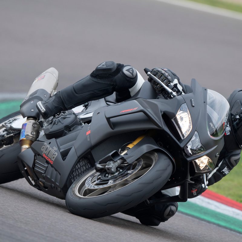 aprilia rsv4 1100 17 horsepower superbike news factory con biaggi 1