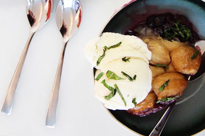 Slow Cooker Berry Cobbler
