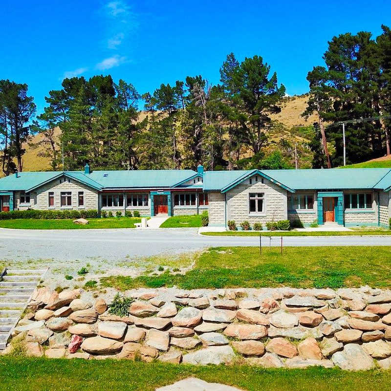 lake waitaki village house