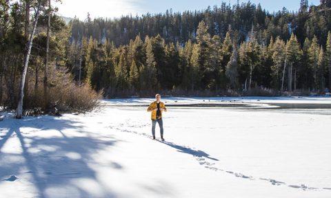how to dress for winter travel mens clothes hero image