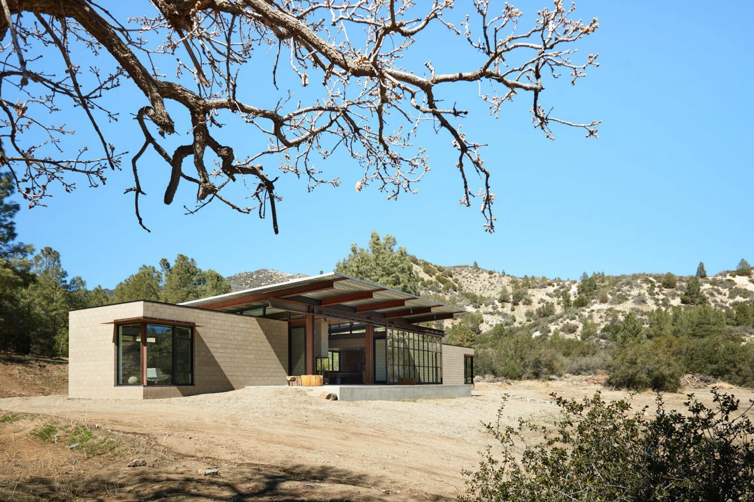 sawmill house olson kundig desert abode 10