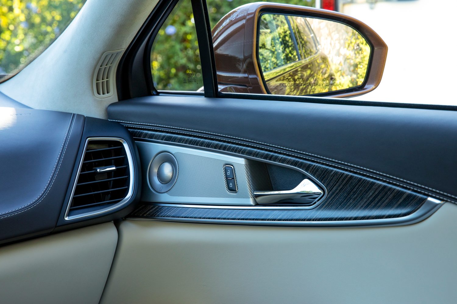 2019 lincoln nautilus black label review 82