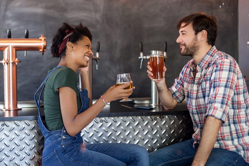 date couple beer brewery