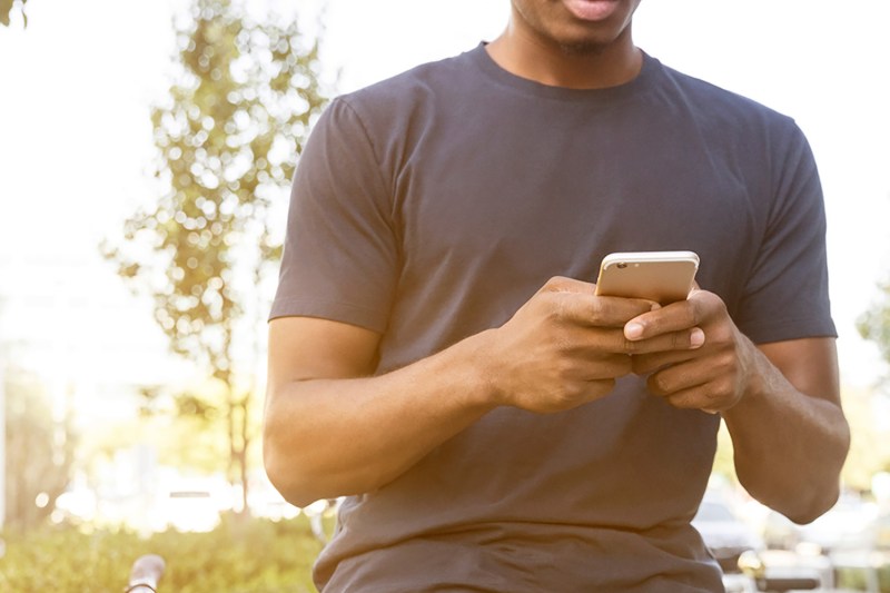 new-year-resolution-apps-man-phone