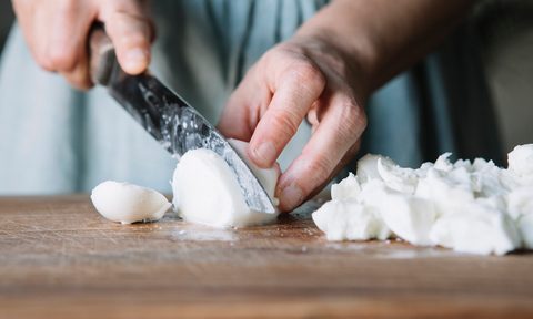 Cutting mozzarella cheese