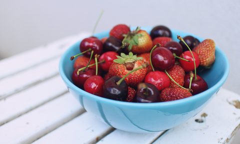 Strawberries and cherries in a bowl