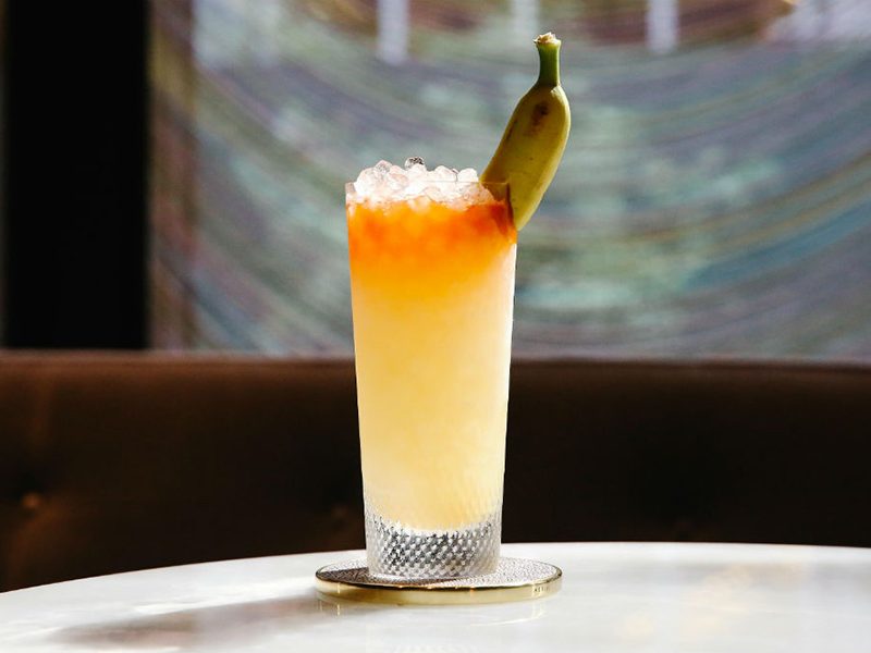 Banana pool lounge cocktail