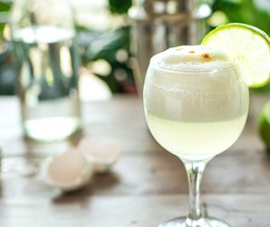 Pisco sour cocktail