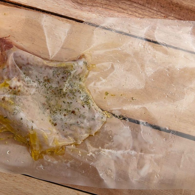 Sous vide cooking steak