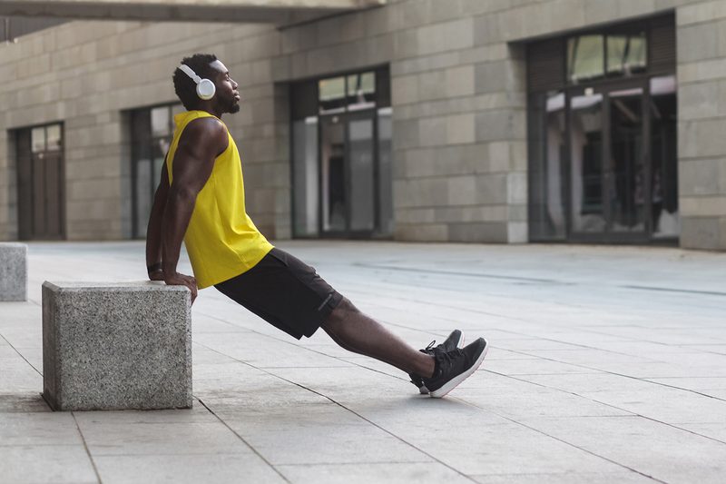 Calisthenics Tricep Dip to Leg Raise
