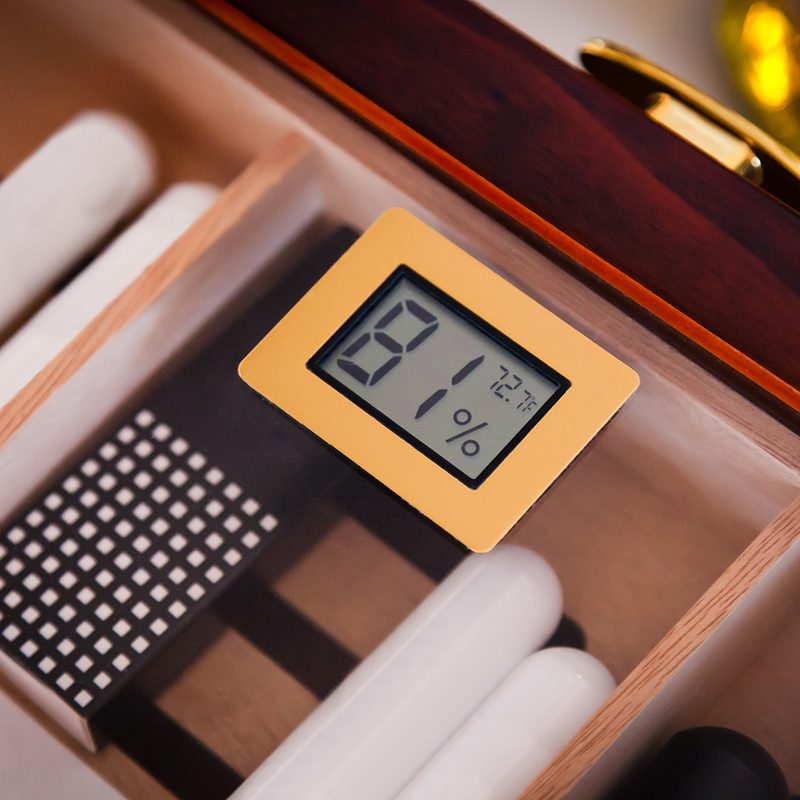 Cigar humidor gauge that shows percentage and temperature