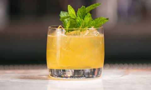 How to Make a Rye Whiskey Smash Cocktail