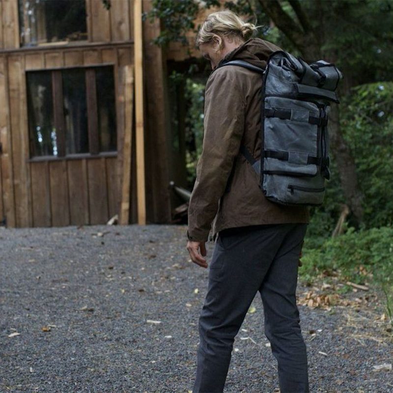 Man carrying a Courier Bag 15 by Arc’teryx.