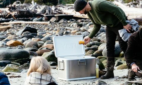 yeti v series vacuum insulated cooler 800 1