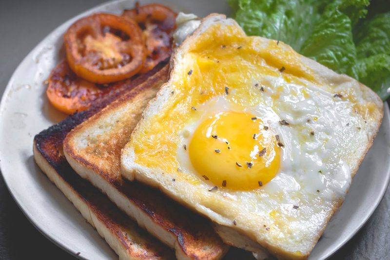 eggs toast tomatoes
