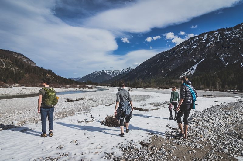 winter snow hiking clothes