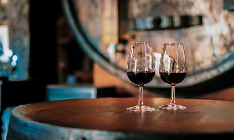 wine glasses barrel