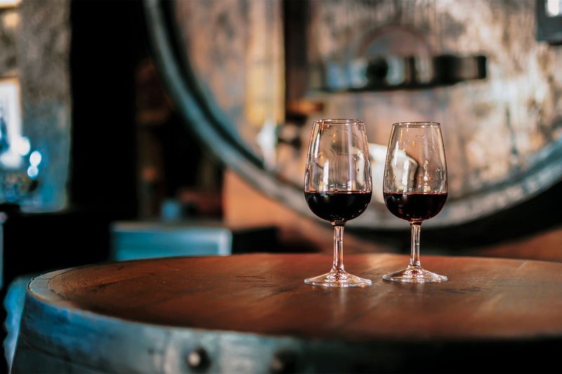 wine glasses barrel