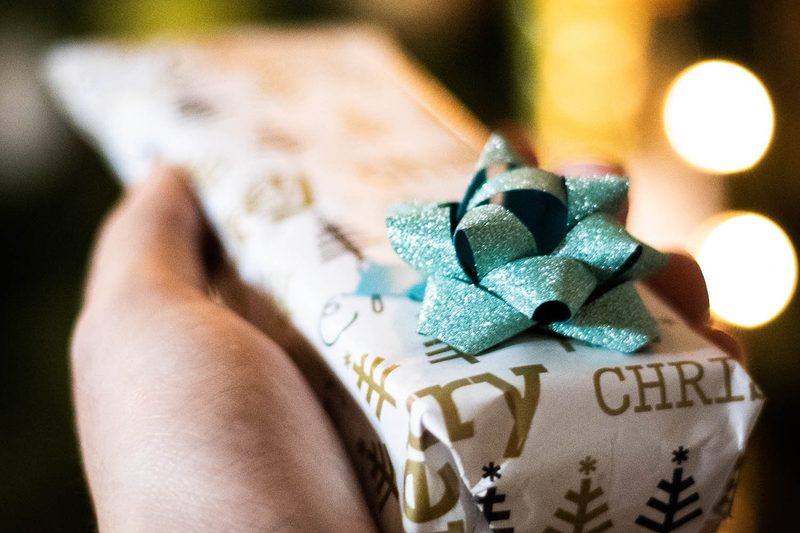 gift present wrapping bow