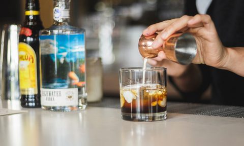 how to make a white russian cocktail cream pour