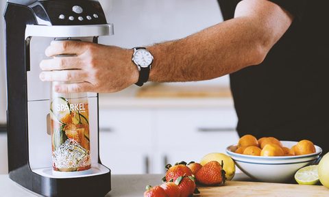 sparkel carbonated drink beverage system lifestyle 2