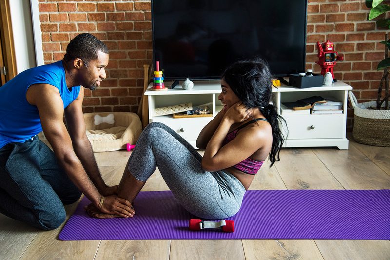 fitness at home crunch couple