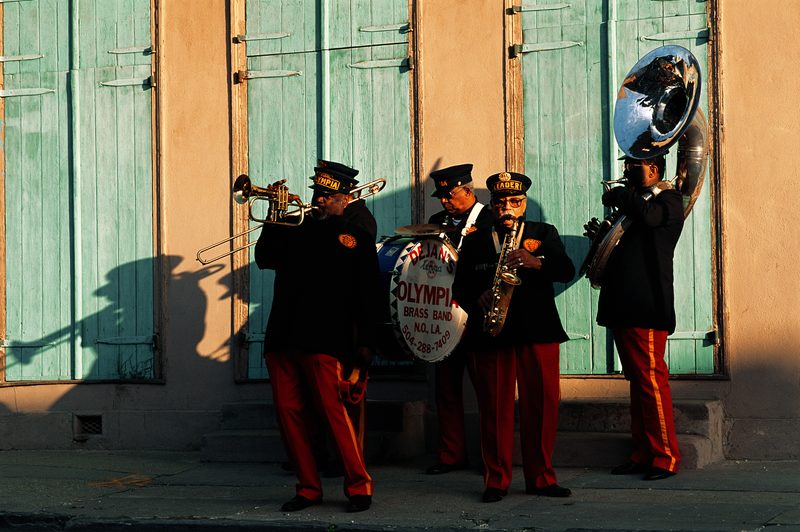 walking jazz band in new orleans