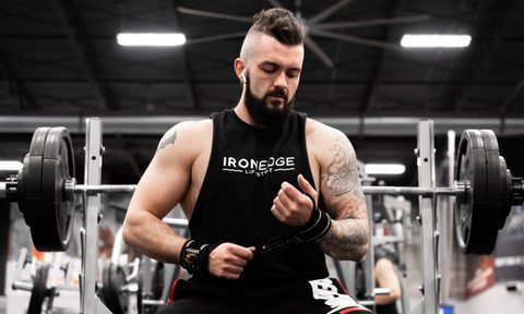 best workout songs according to science man prepping for listening music in the gym unsplash