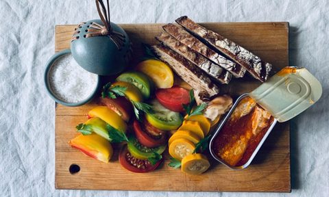 heirloom tomato guide tomatoes with bread and sardines