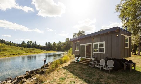Tiny River House on Clackamas River