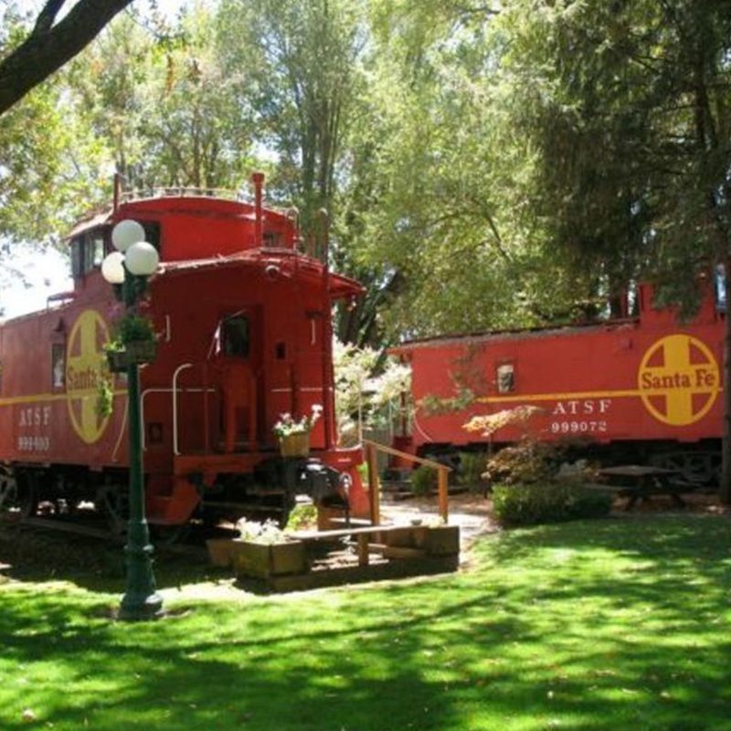 Featherbed Railroad Bed and Breakfast-Resort