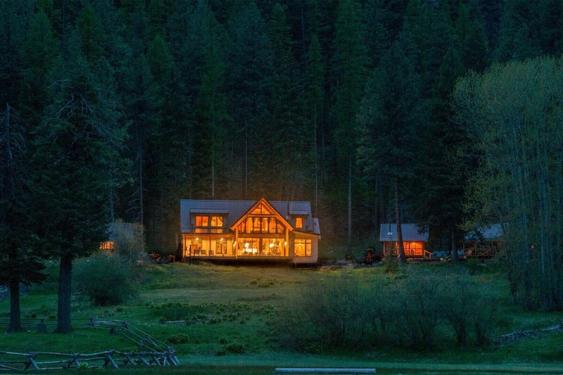 Minam River Lodge