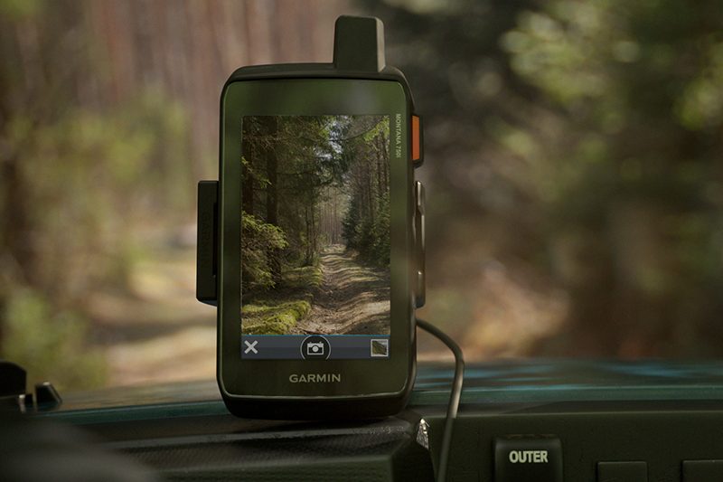 Garmin Montana 750i Mounted in a Car