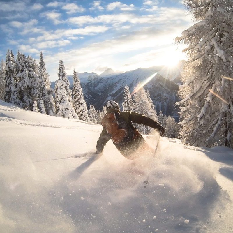 Man powder skiing, Alps, Zauchensee, Austria